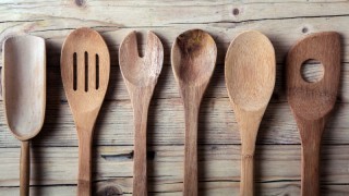 ¿Se pueden usar utensilios de madera en la cocina?