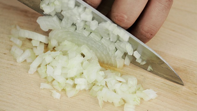 Trucos para cortar la cebolla en cuadraditos