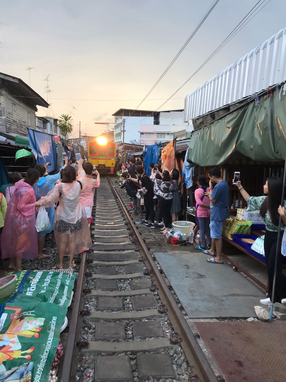 mercado tren fotos tailandia